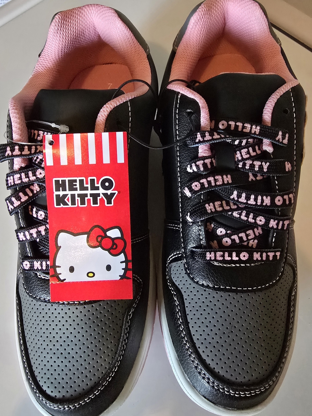 HELLO KITTY LADIES ATHLETIC SHOE BLK/PINK/WHITE SIZE 10 STREET/SPORT/CASUAL WEAR